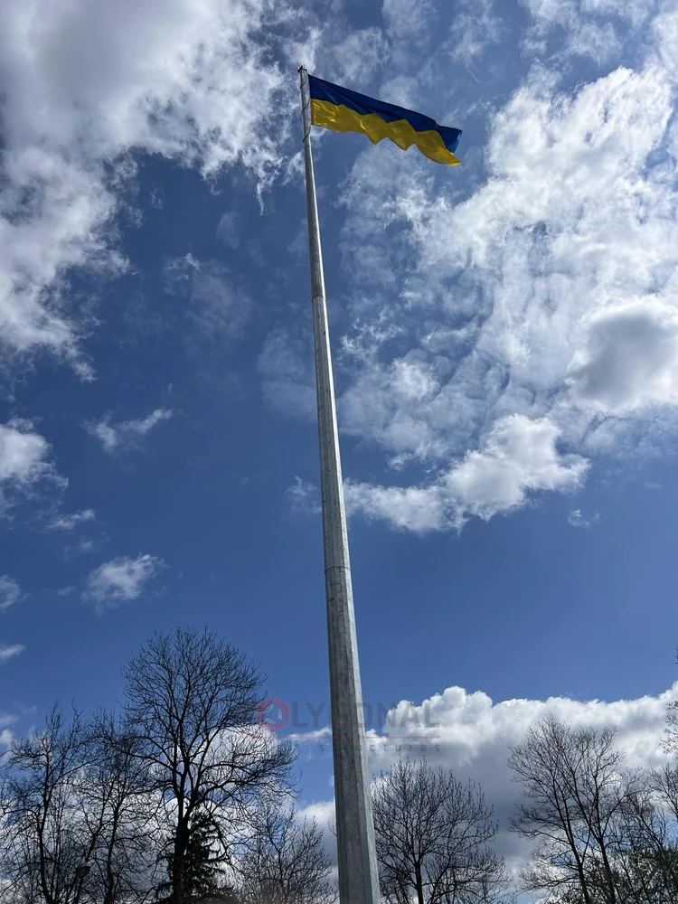 Флагшток із прапором у Долині