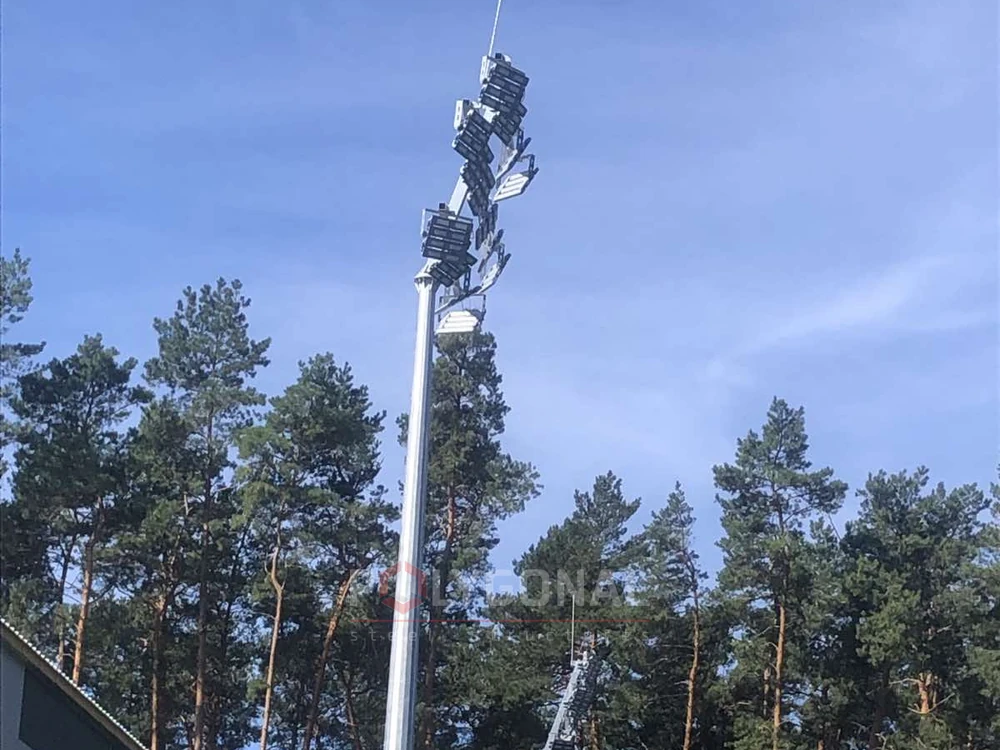 Верхня частина прожекторної щогли