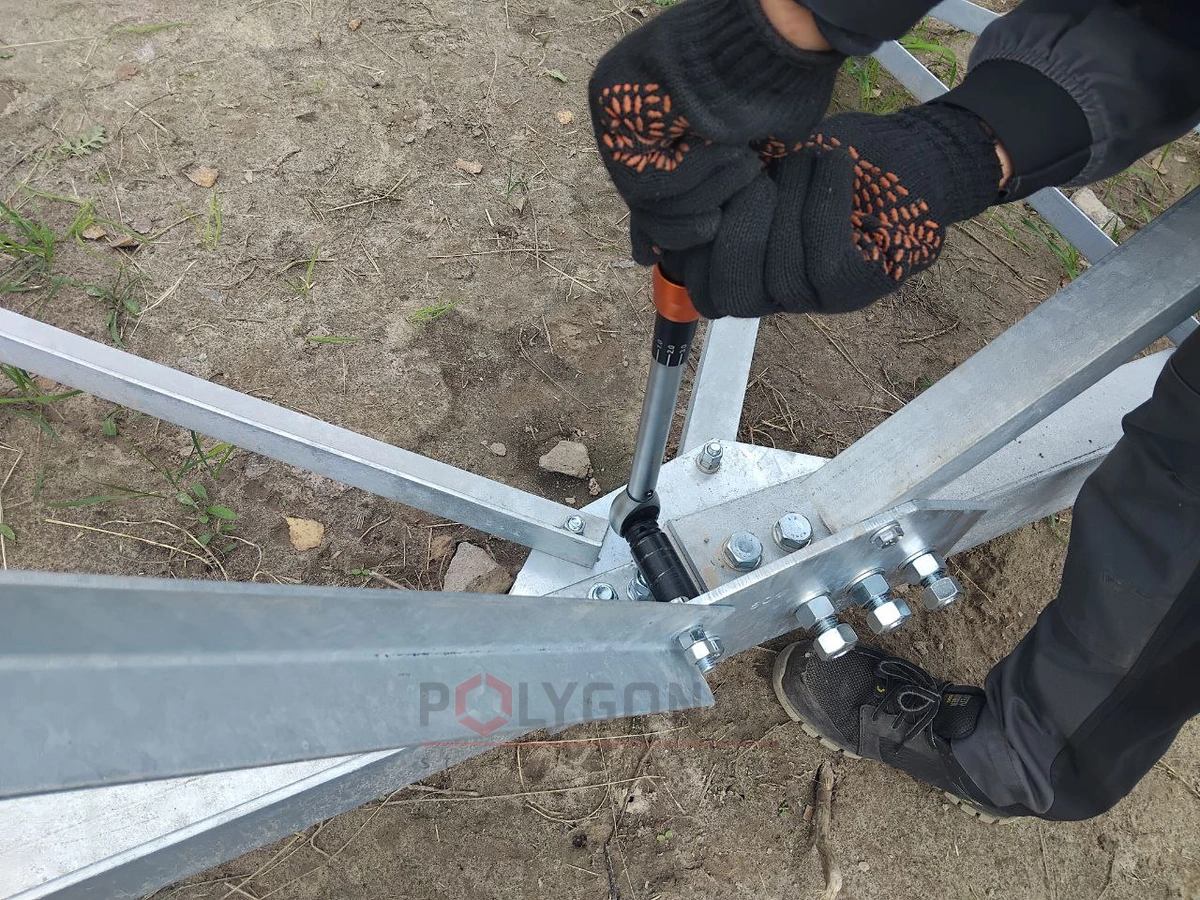 Assembly of the AO-50 antenna mast: tightening the bolted joints with a torque wrench, photo 1