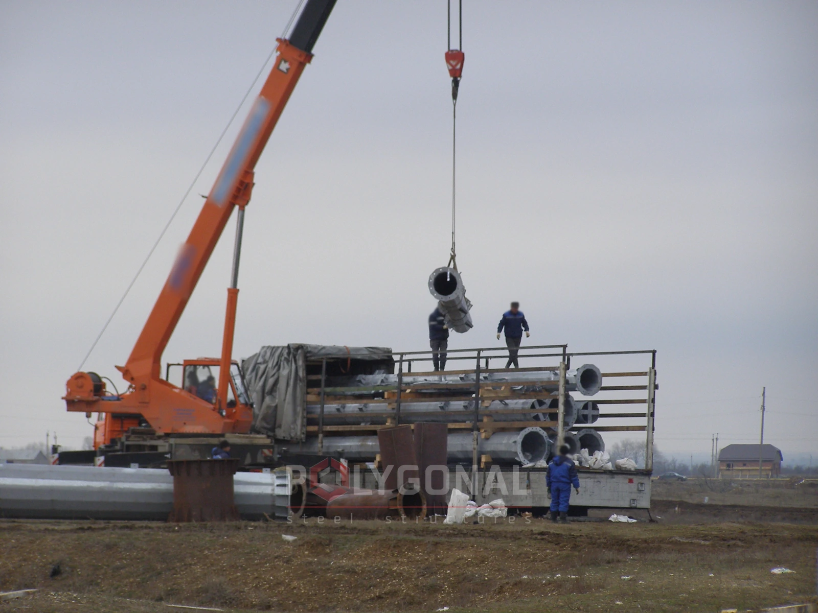 Розвантаження опор ПЛ 110 кВ: секція опори на стропах над платформою