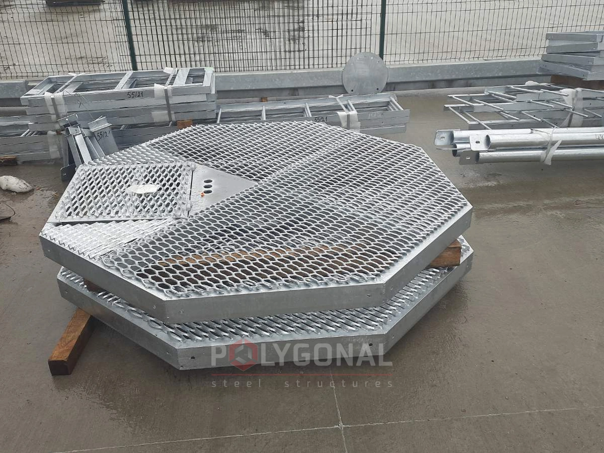 Galvanised service platform of a pole