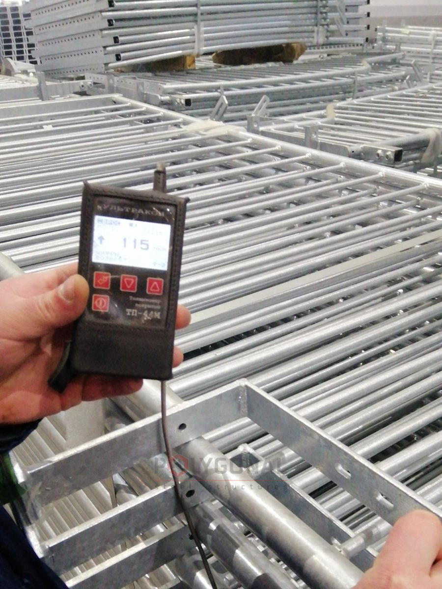 Coating thickness control on a batch of products