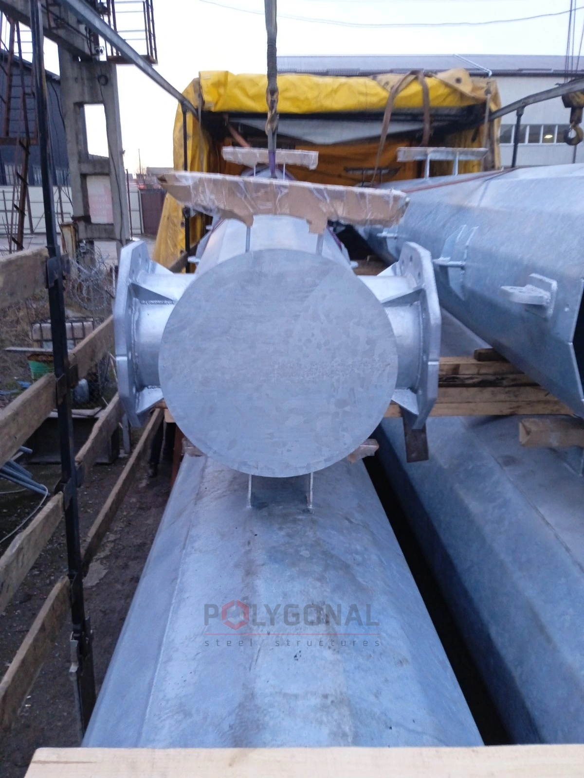Loading 330 kV gantries at the warehouse, photo 1