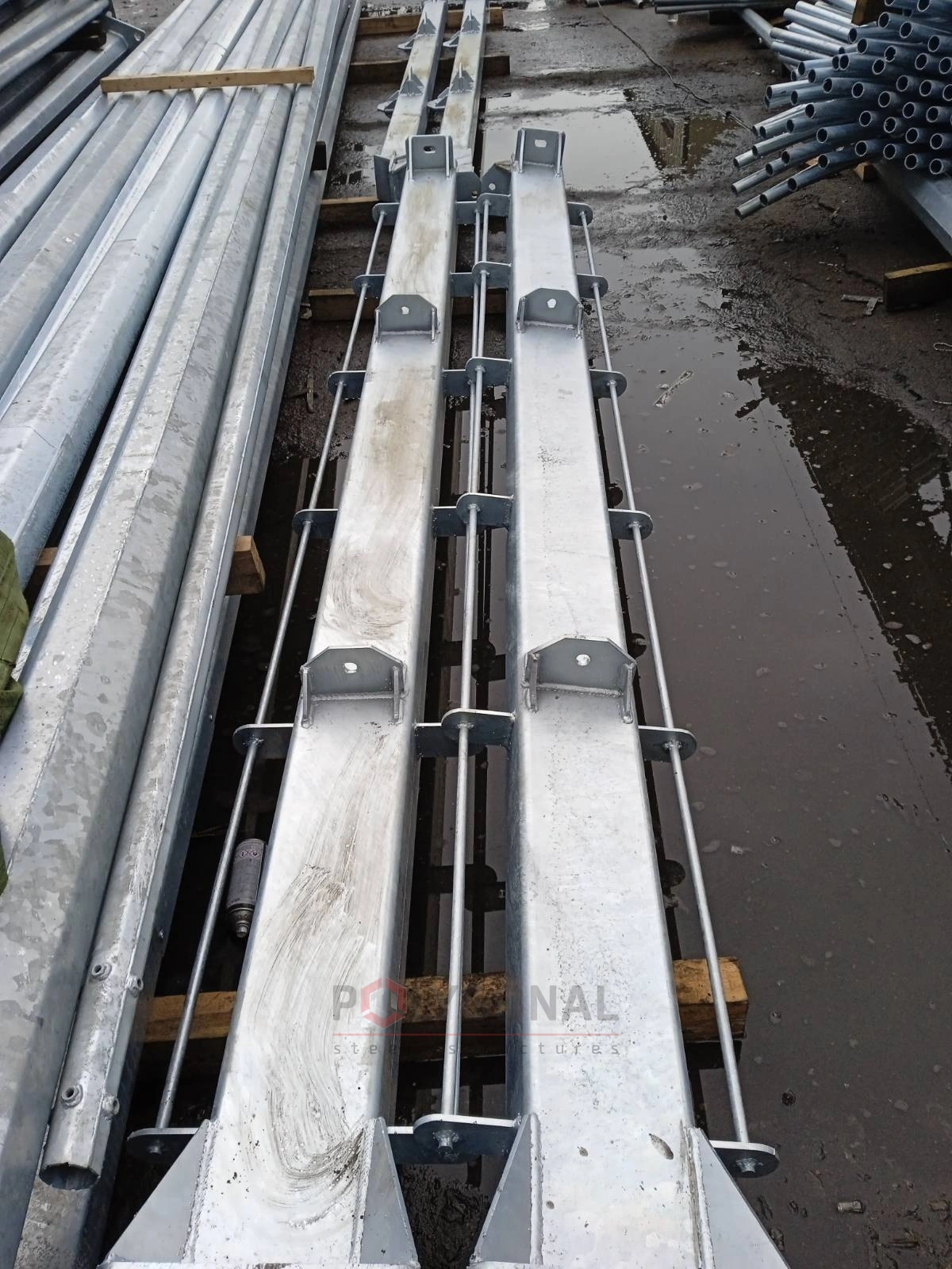 Loading 330 kV gantries at the warehouse, photo 3